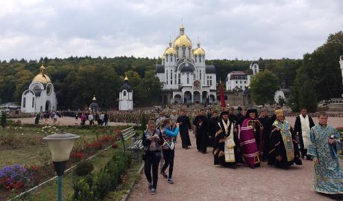 Хрест - це найсильніша зброя,якою можемо подолати зло - VI військове паломництво до Зарваниці.(ФОТО) Хрест - це найсильніша зброя,якою можемо подолати зло - VI військове паломництво до Зарваниці.(ФОТО)